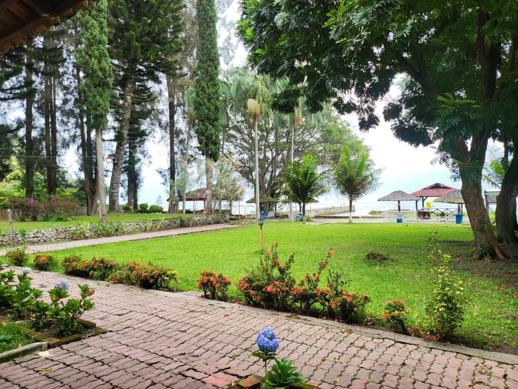 Hotel Pandu Lakeside Tuktuk Exterior photo