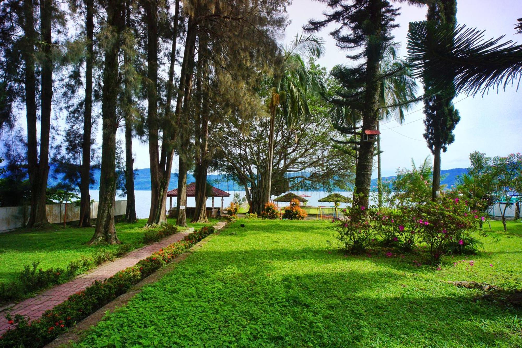 Hotel Pandu Lakeside Tuktuk Exterior photo