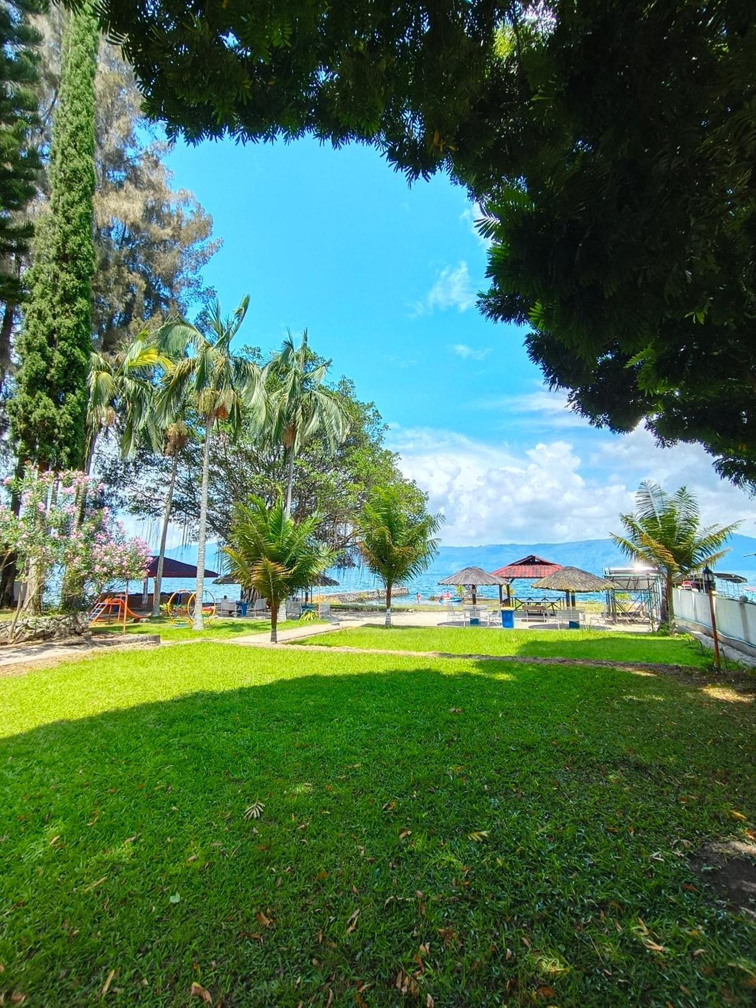 Hotel Pandu Lakeside Tuktuk Exterior photo