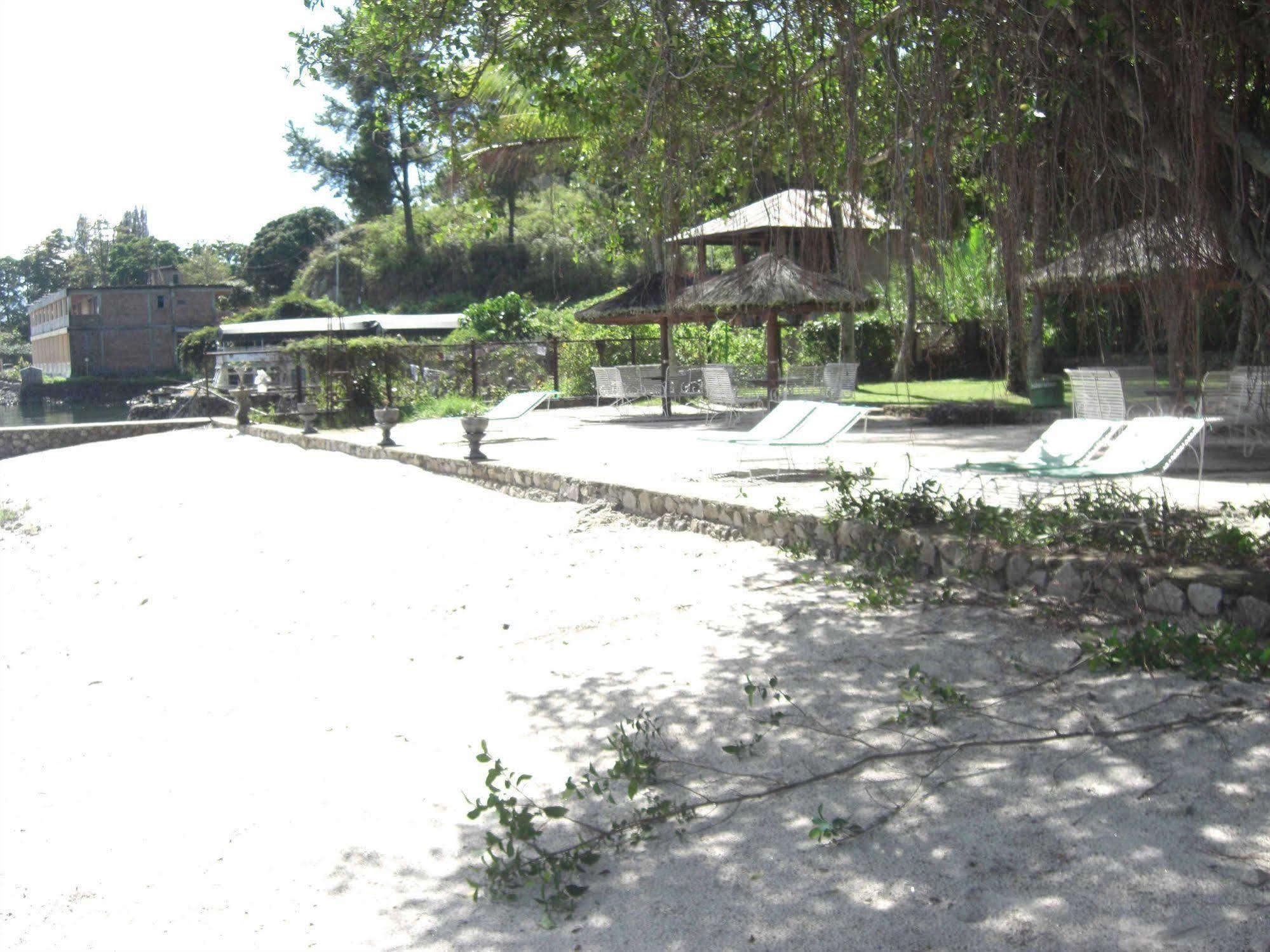 Hotel Pandu Lakeside Tuktuk Exterior photo