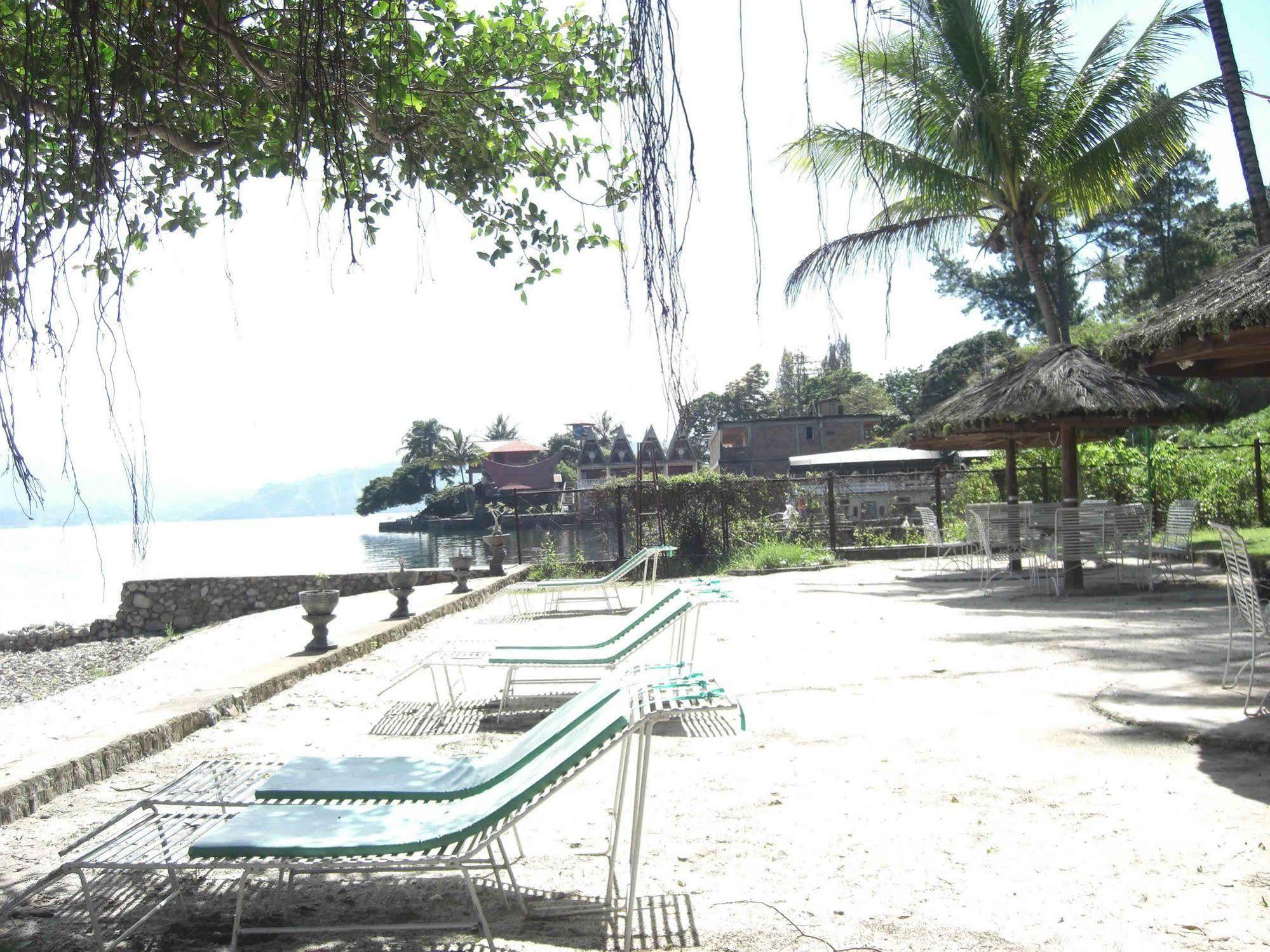 Hotel Pandu Lakeside Tuktuk Exterior photo