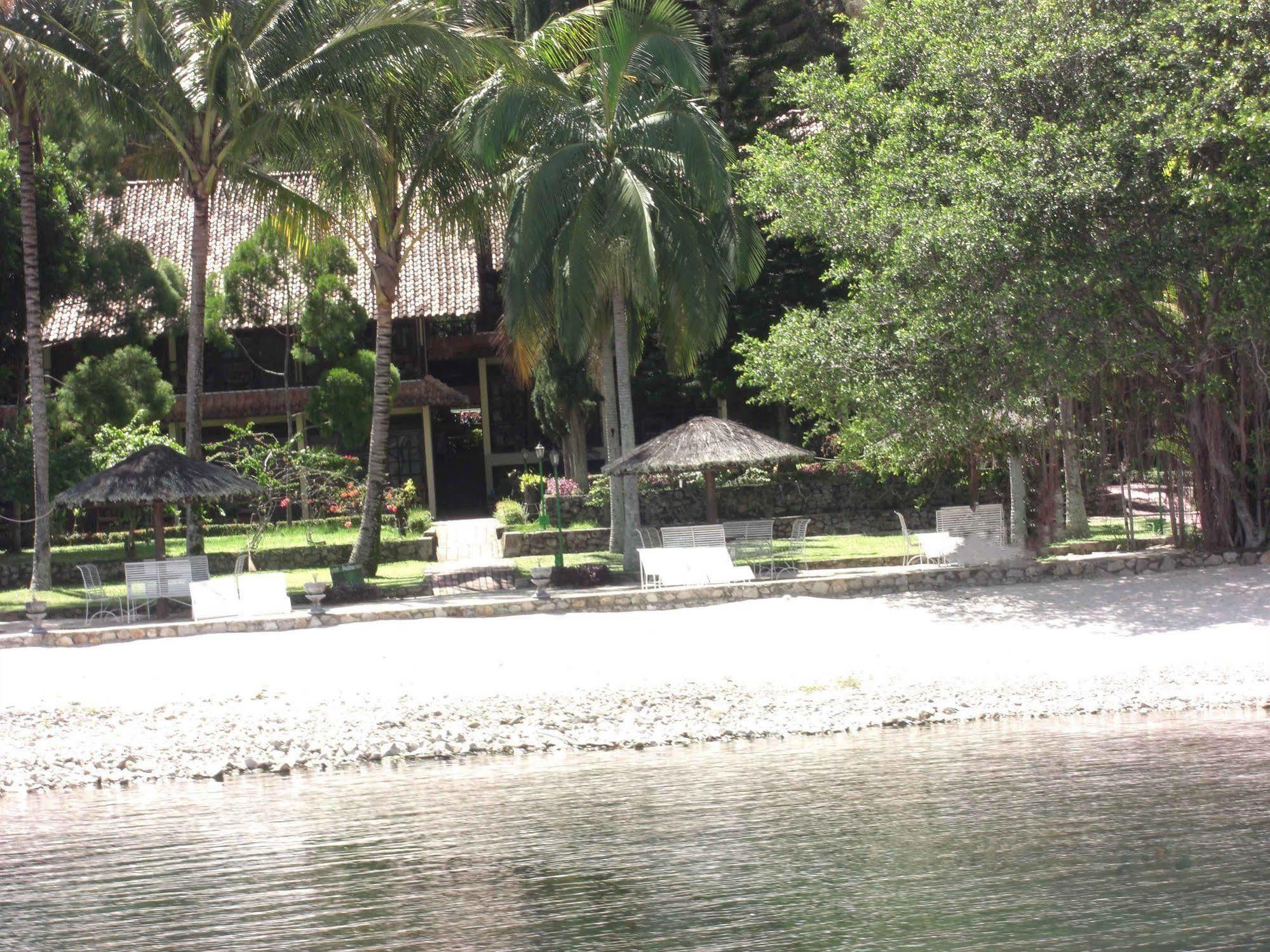 Hotel Pandu Lakeside Tuktuk Exterior photo